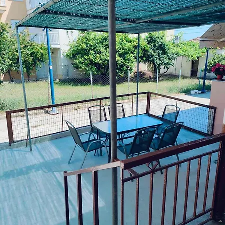 Barefoot Nest * 尼尔斯吉尼