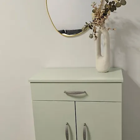 Barefoot Nest * 尼尔斯吉尼